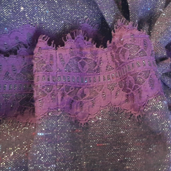 "BEAUTIFUL" Glittery Gold Maroon Lace Front Jacket - Picture 7 of 11